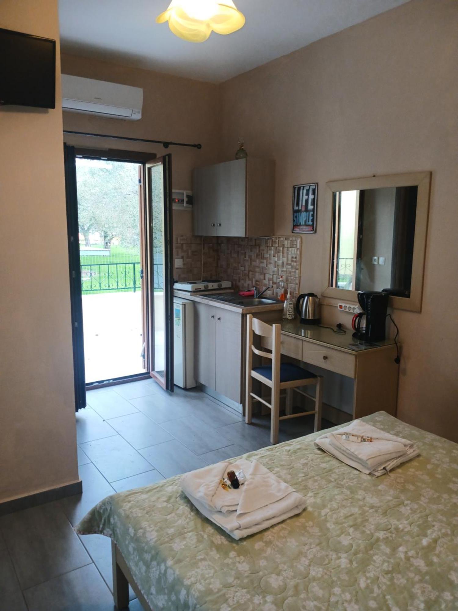 Vassilis Studios Anaxos Buitenkant foto