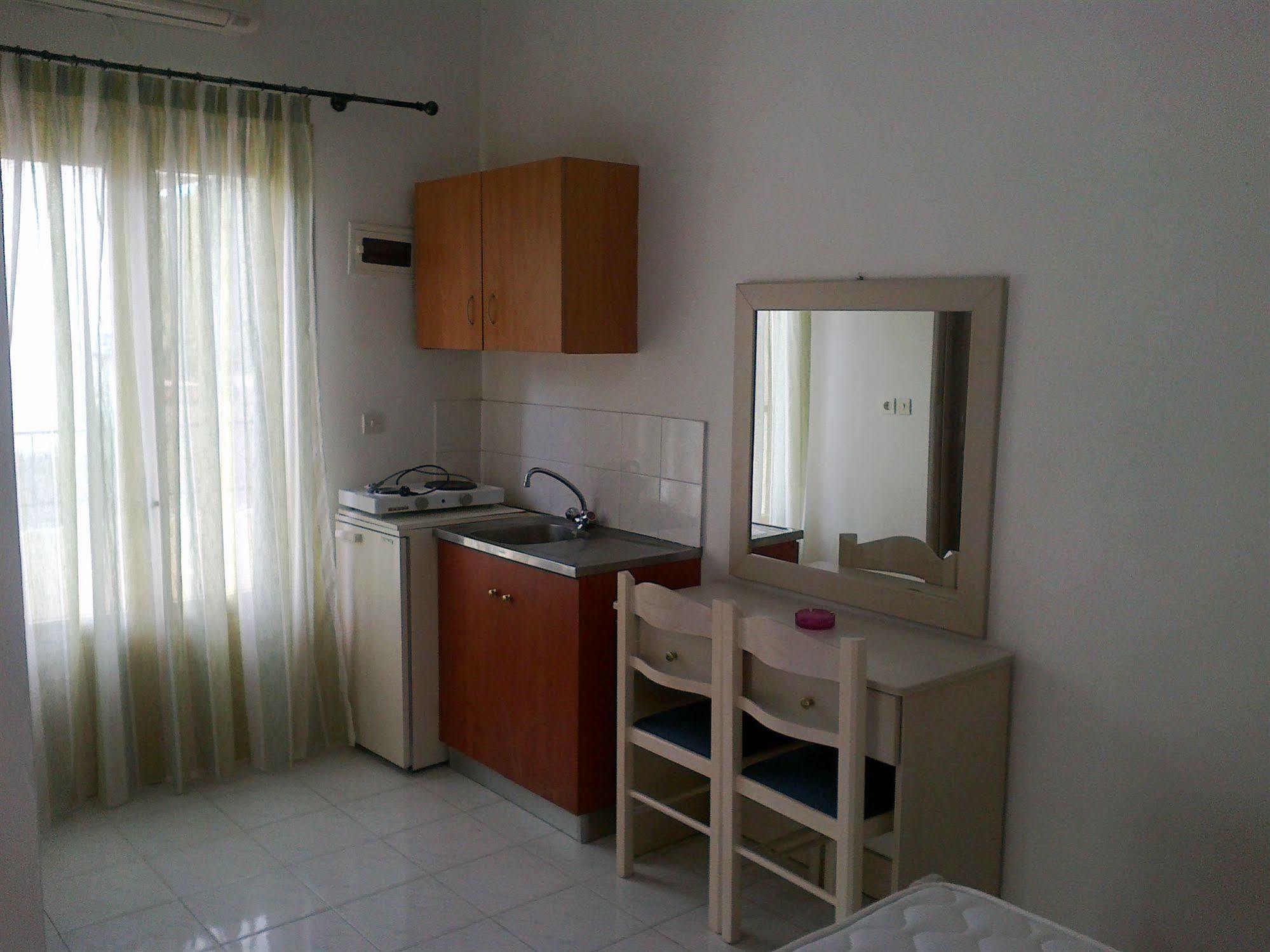 Vassilis Studios Anaxos Buitenkant foto