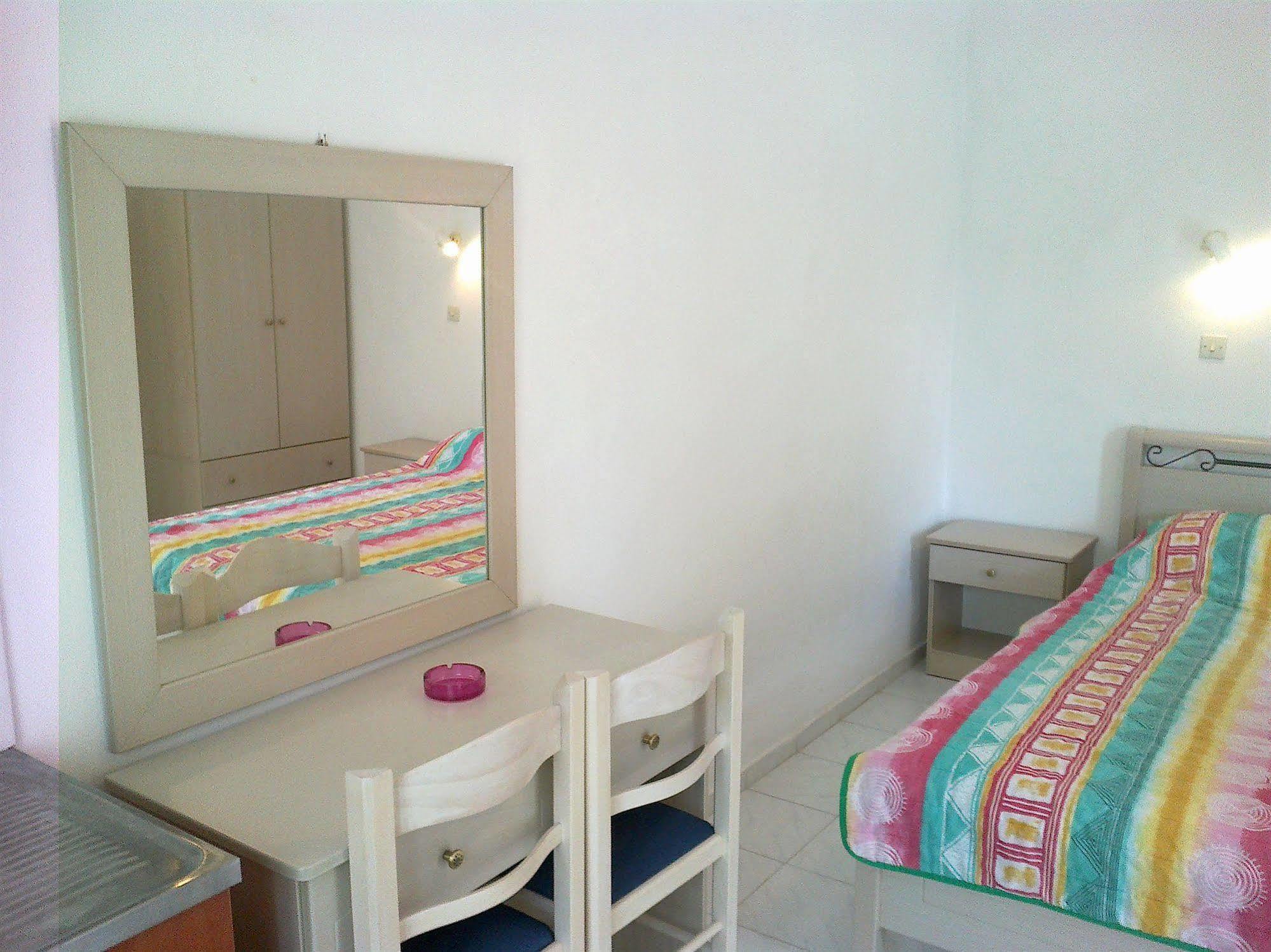 Vassilis Studios Anaxos Buitenkant foto