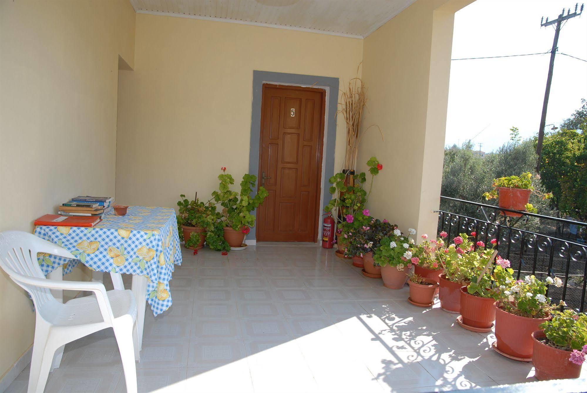 Vassilis Studios Anaxos Buitenkant foto